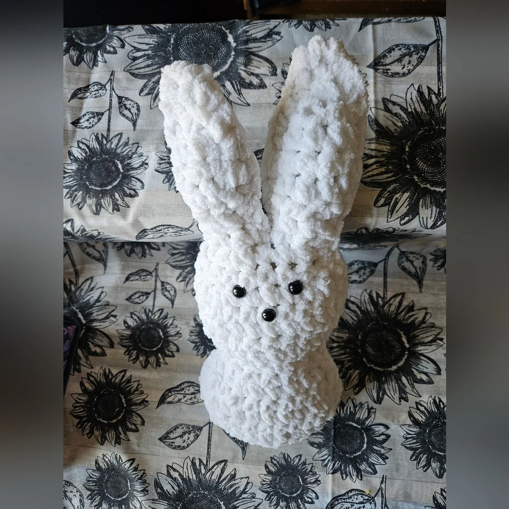 Crochet Large White Peep Decor